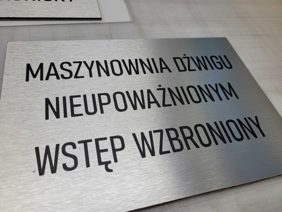 Tabliczka dibond szczotkowany  plus litery, cyfry, znaki