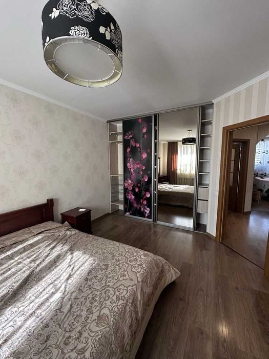 БЕЗ КОМІСІЇ! дуже велика 2 кімнатна квартира. ТОП локація