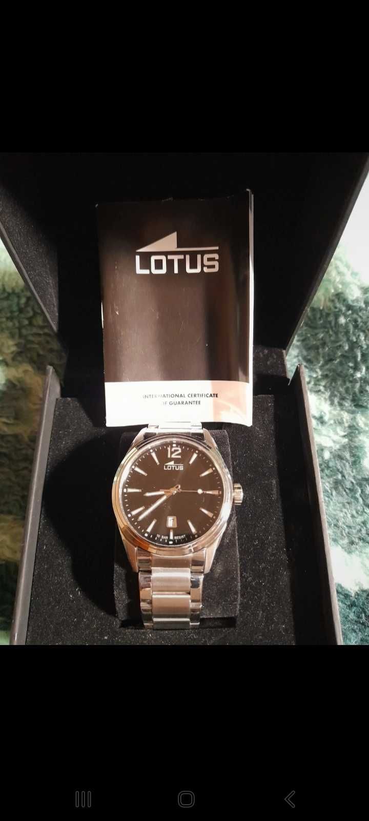 Relógio Lotus com mostrador de data