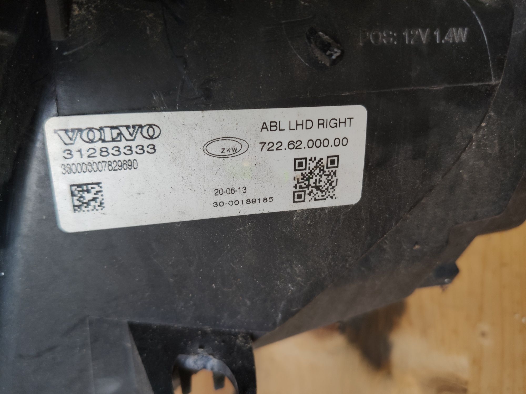 Ótica lado esquerdo  xenon Volvo v40