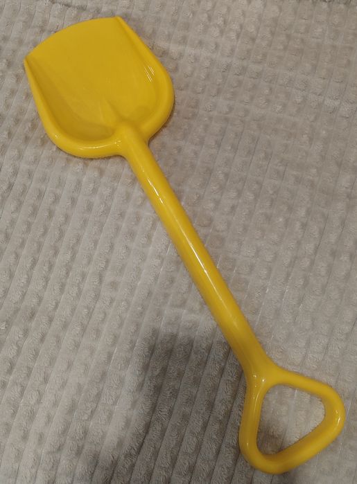 детская пластиковая лопатка