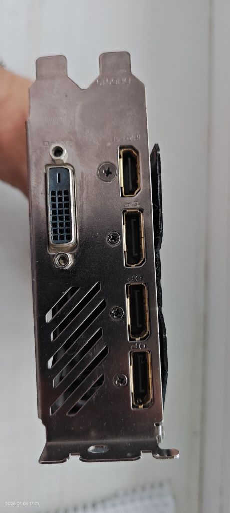 Продам видеокарту gigabyte aorus rx 570