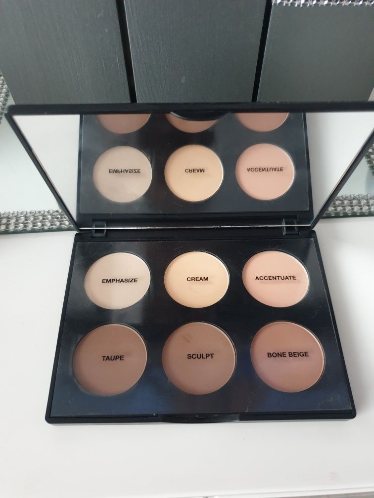 Mac Cosmetics paleta do twarzy Light medium