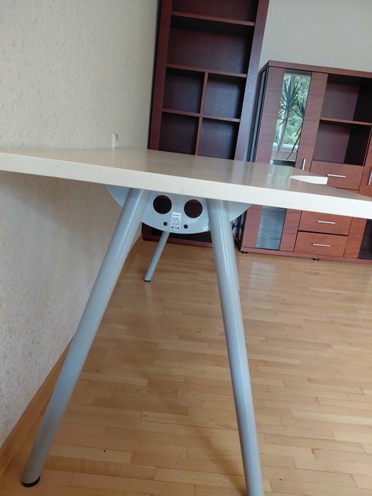 Продается компьютерный стол