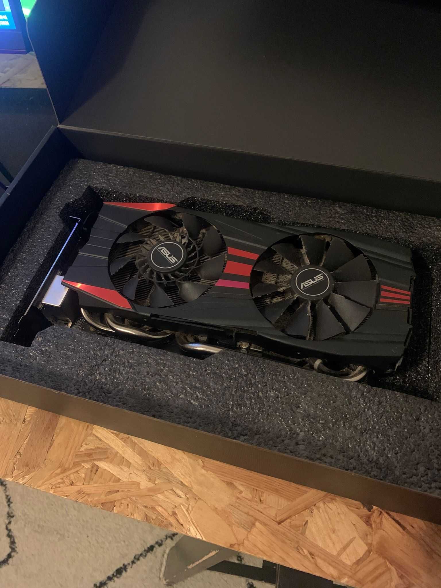 Placa Gráfica GTX 780 Ti ASUS DirectCU II OC 3GB GDDR5