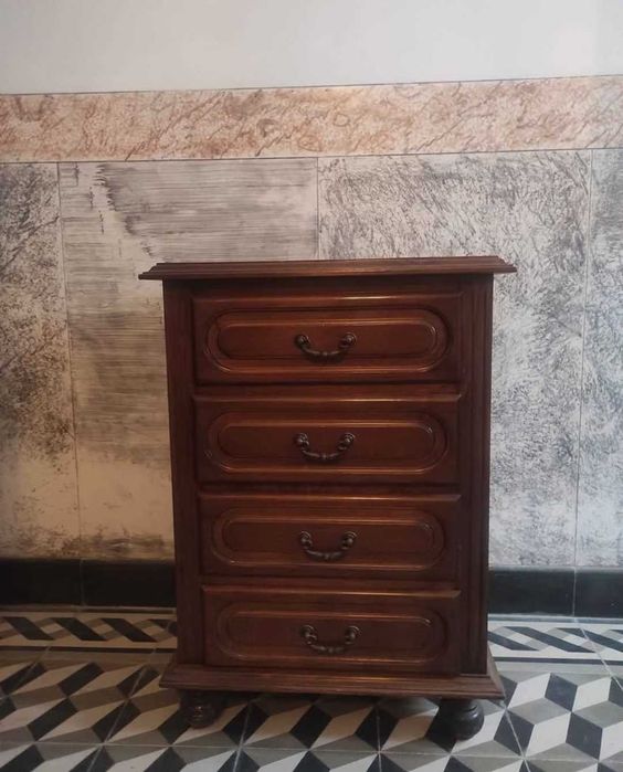 cama de solteiro+ mesa de cabeceira