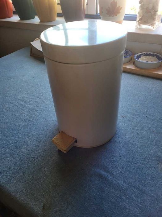 Caixote de Lixo Metálico