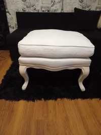 Pufa, siedzisko w stylu ludwikowskim, kolor biały