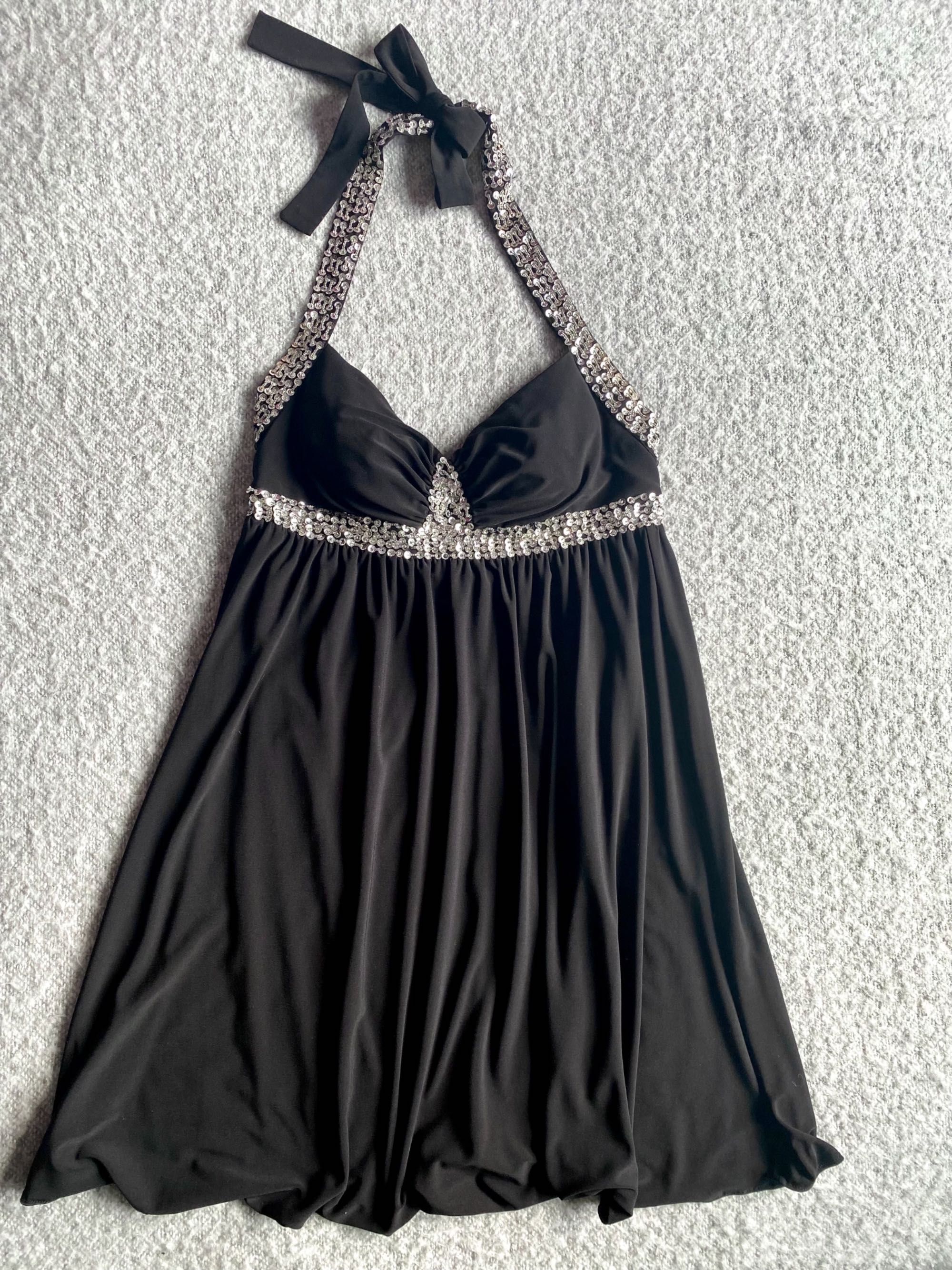 Czarna sukienka z cekinami (bez pleców)