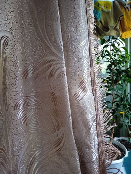 Продам ночные шторы с ламбрикеном