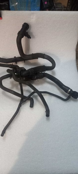 Obudowa termostatu przewody magistrala Audi A2 1.4 AUA kpl