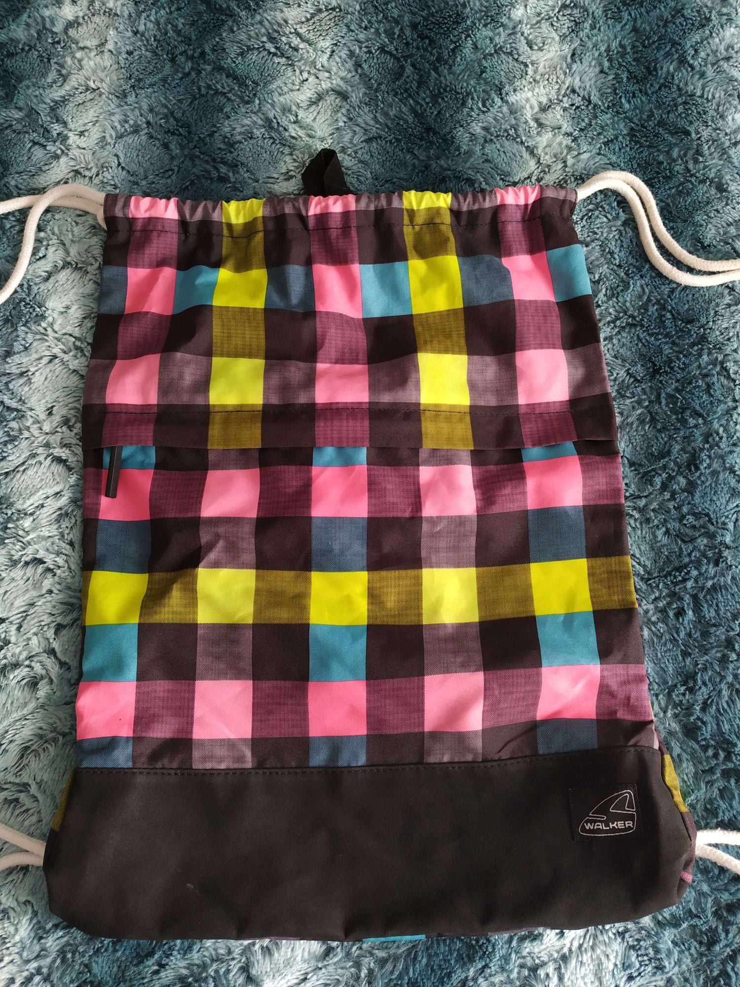 Mochila Walker Preta e Multicolor (como nova)