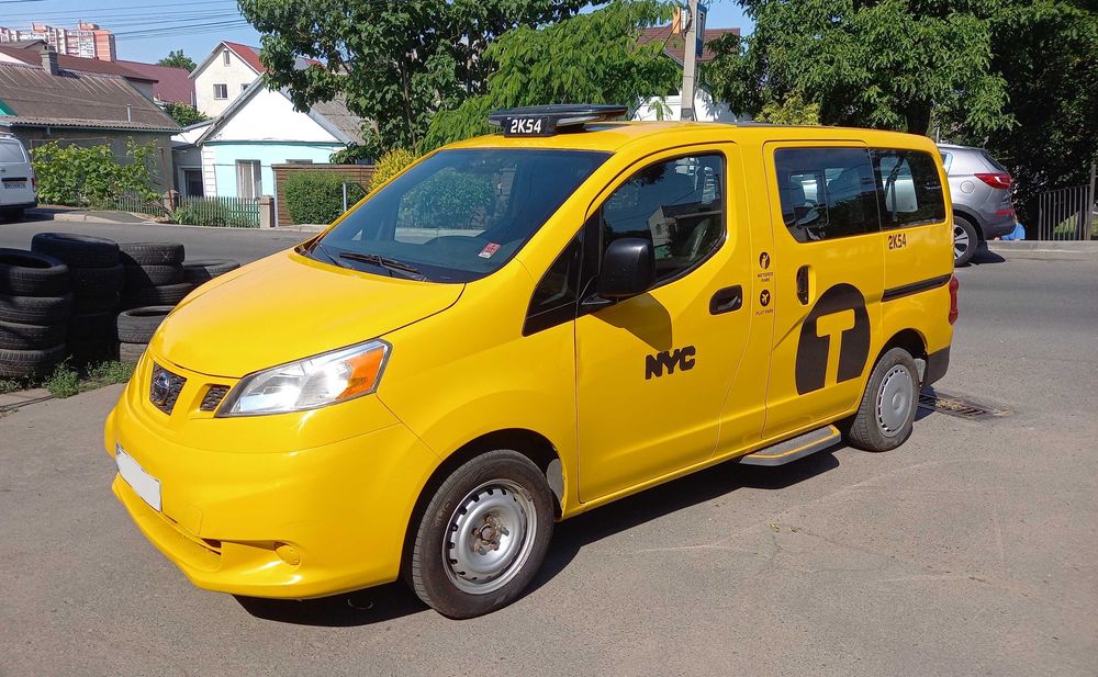 Микроавтобус пассажирский Nissan NV200 Taxi VIP