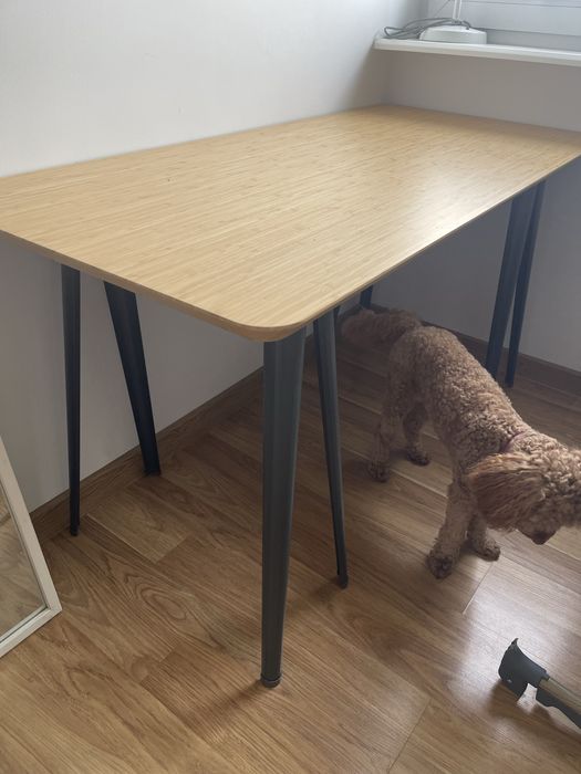 Biurko ikea z drewnianym blatem