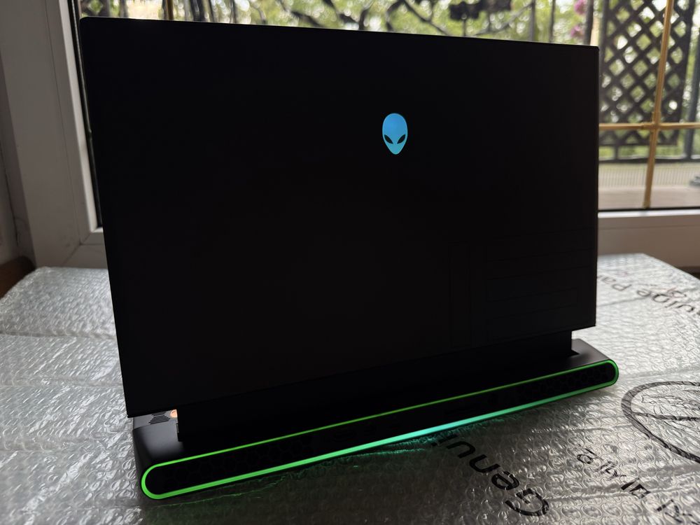 Dell Alienware M15 R2 i7 9750H | RTX 2070 | SSD 1TB | 16GB | 144 Hz