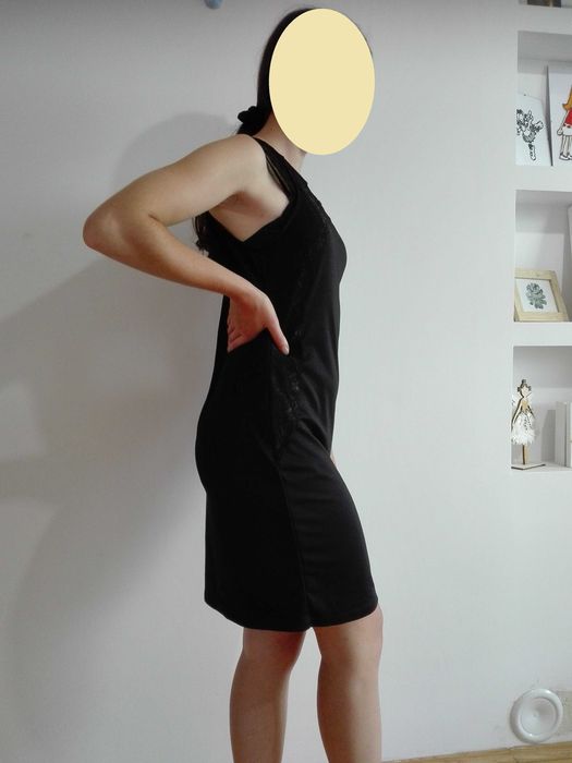 czarna sukienka S/M z H&M, mała czarna, wstawki z koronki