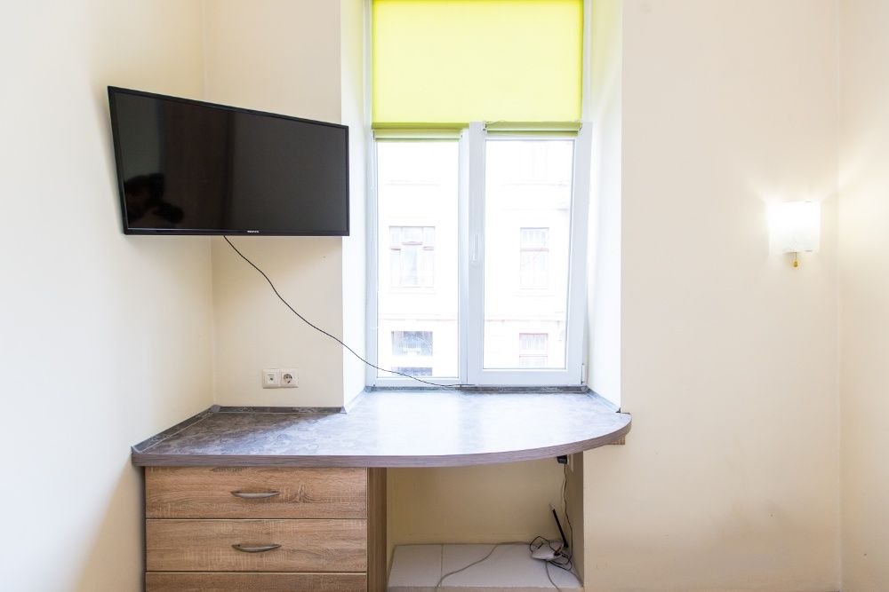 Студія в центрі Кониського 7