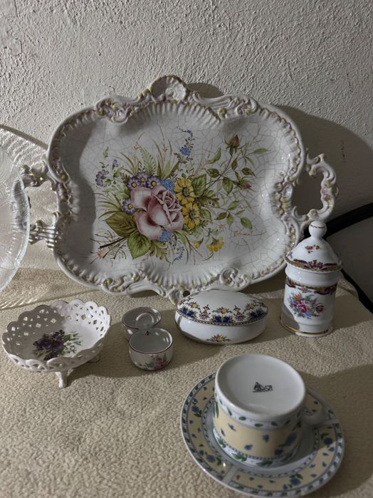 Conjuntos de porcelana, e cristais