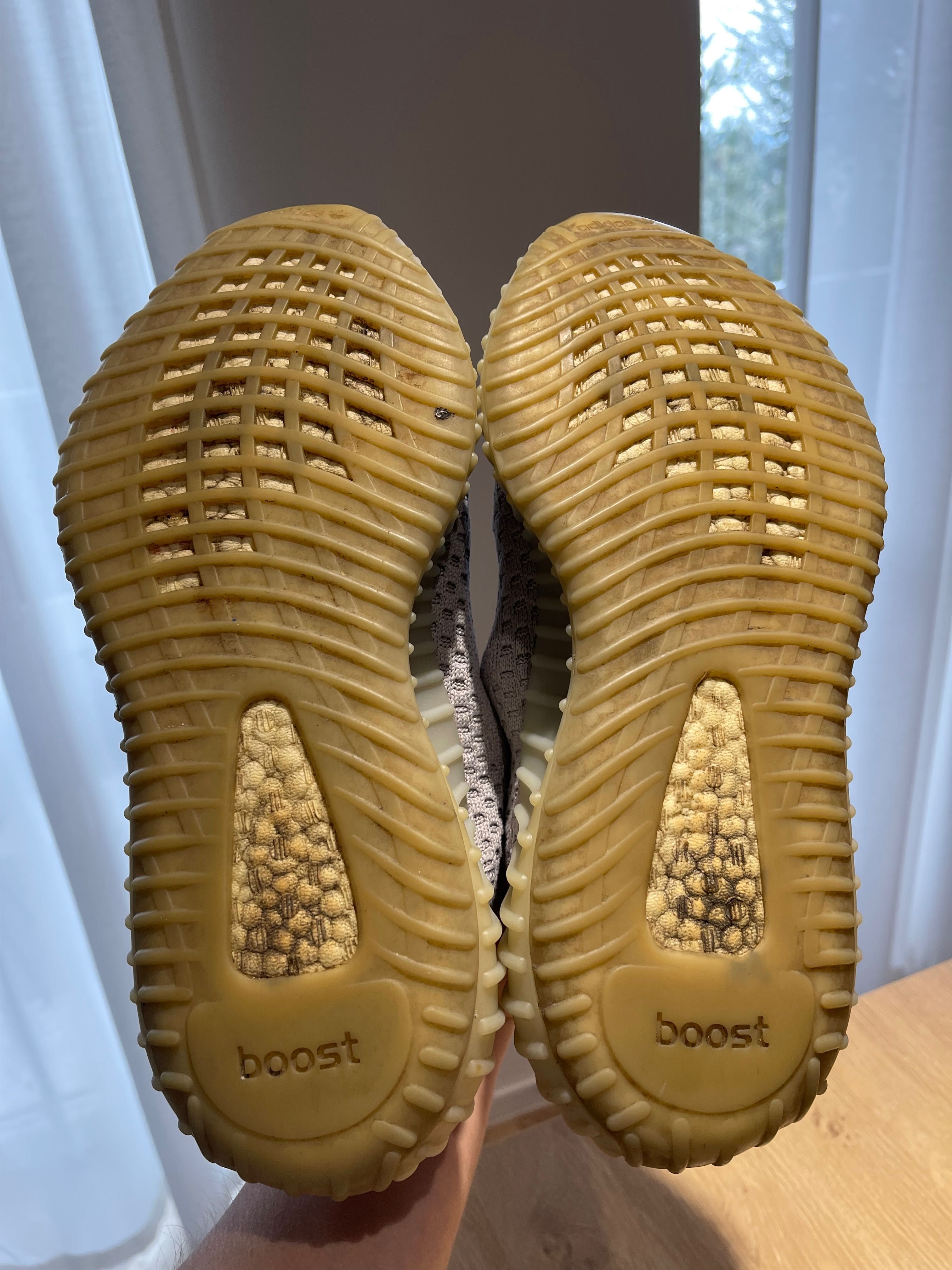adidas Yeezy boost 350 v2 tail light 40 2/3 bone cream white triple