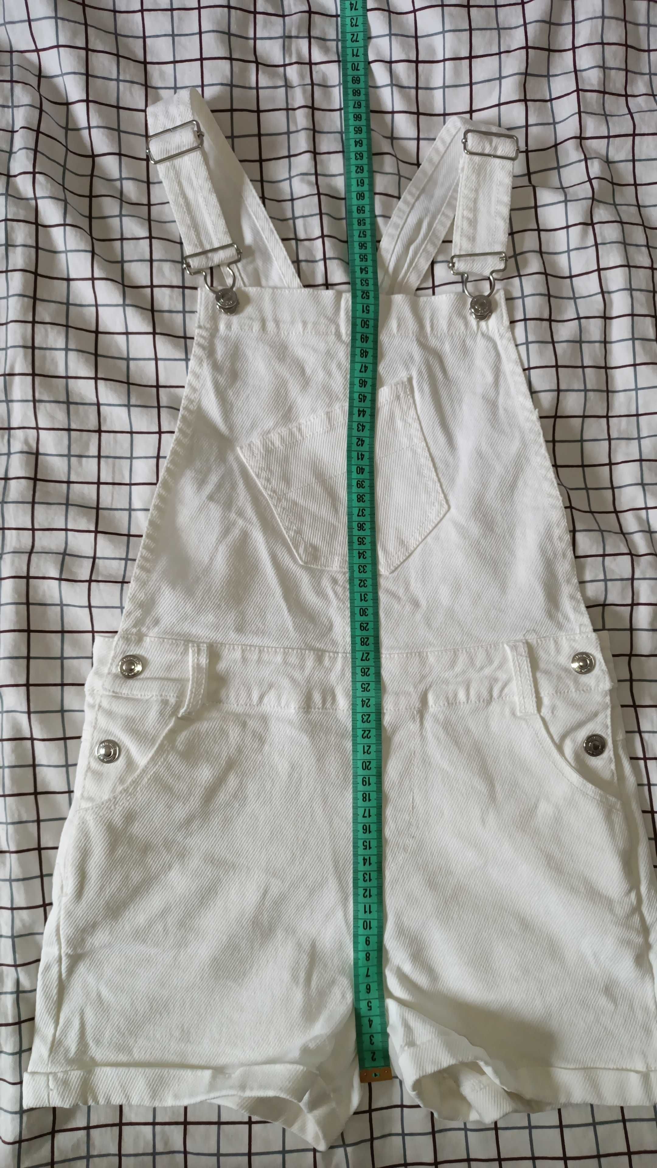 Spodenki krótkie ogrodniczki na szelkach białe 152 cm Reserved