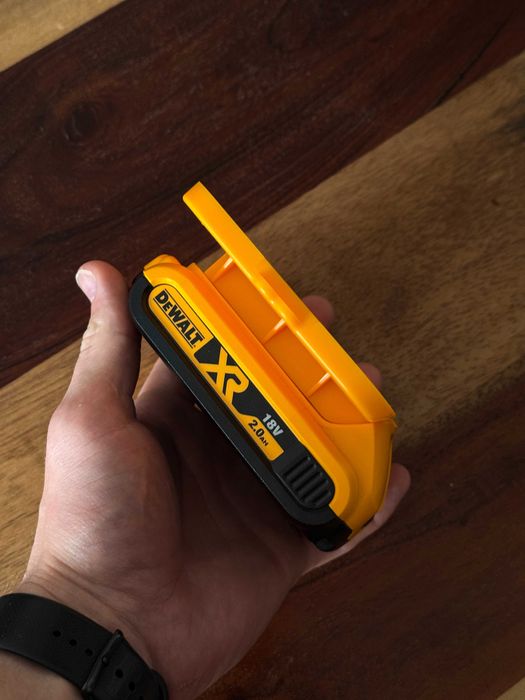 Organizer Wieszak Uchwyt na Baterię od DEWALT 18-20V 5szt. + Śruby