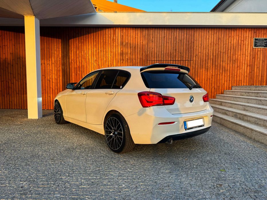 BMW 116d Sport Line - Desde 245€ Mês