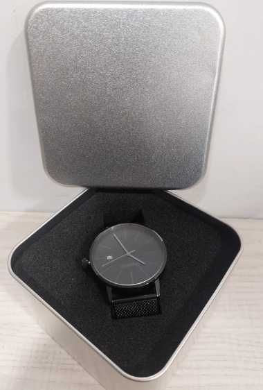 Relógio Gigandet preto minimalista