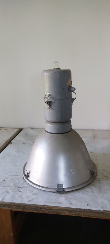 Lampa przemysłowa