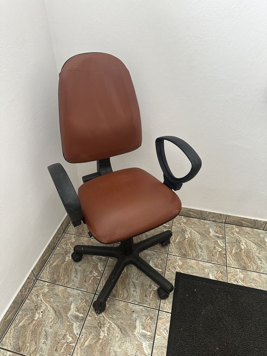 Fotel biurowy obrotowy