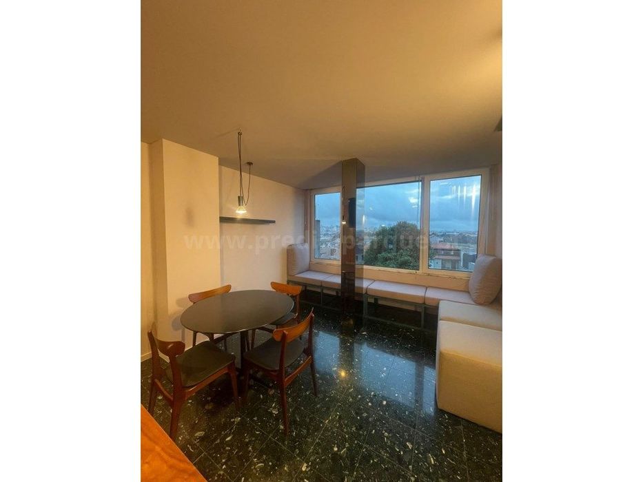 Apartamento T1 Mobilado, junto ao Campo 24 de Agosto