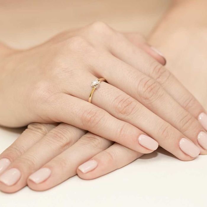 Złoty pierścionek z brylantem 0,10ct