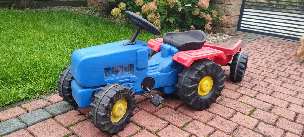 Traktor, zabawka dla  dzieci na pedały z przyczepą