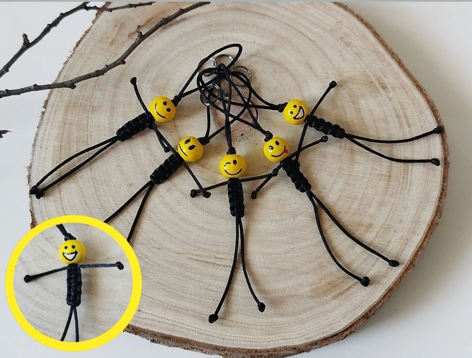 Ludzik ŚMIECH zawieszka brelok makrama 1szt