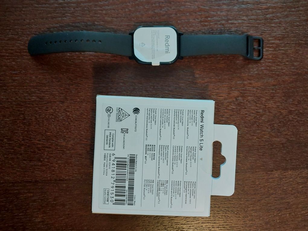 Smartwatche Radmi Watch 5 Lite.