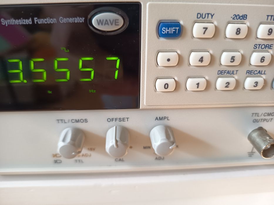 Generator funkcji Instek SFG 2004