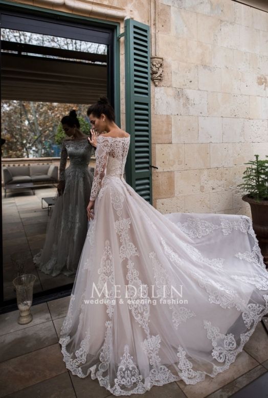 Весільна сукня зі шлейфом Одеса S Nora Naviano А-силует