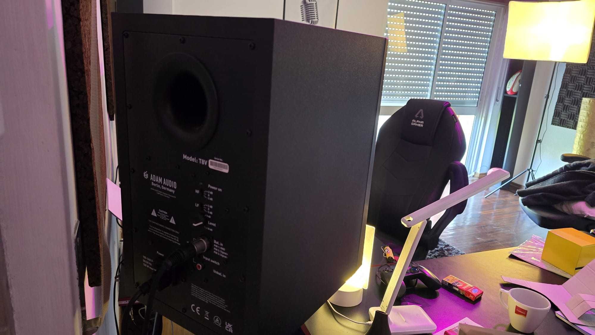 Par de Monitores de Audio ADAM T8V