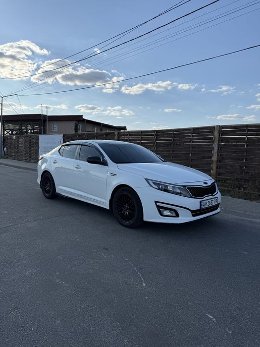 Продам машину Kia K5 .