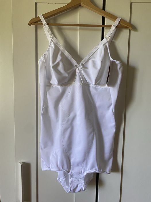 Białe body bielizna modelująca wyszczuplająca 100B