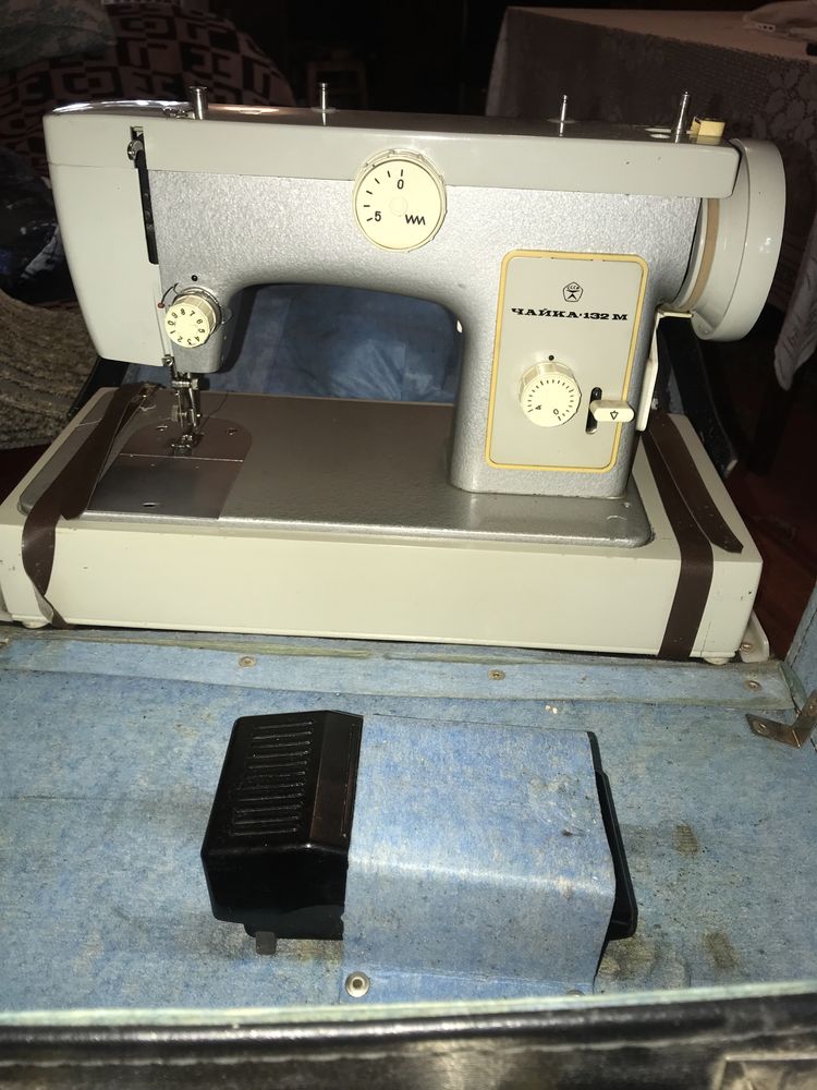 Машинка швейная «Чайка» с электроприводом