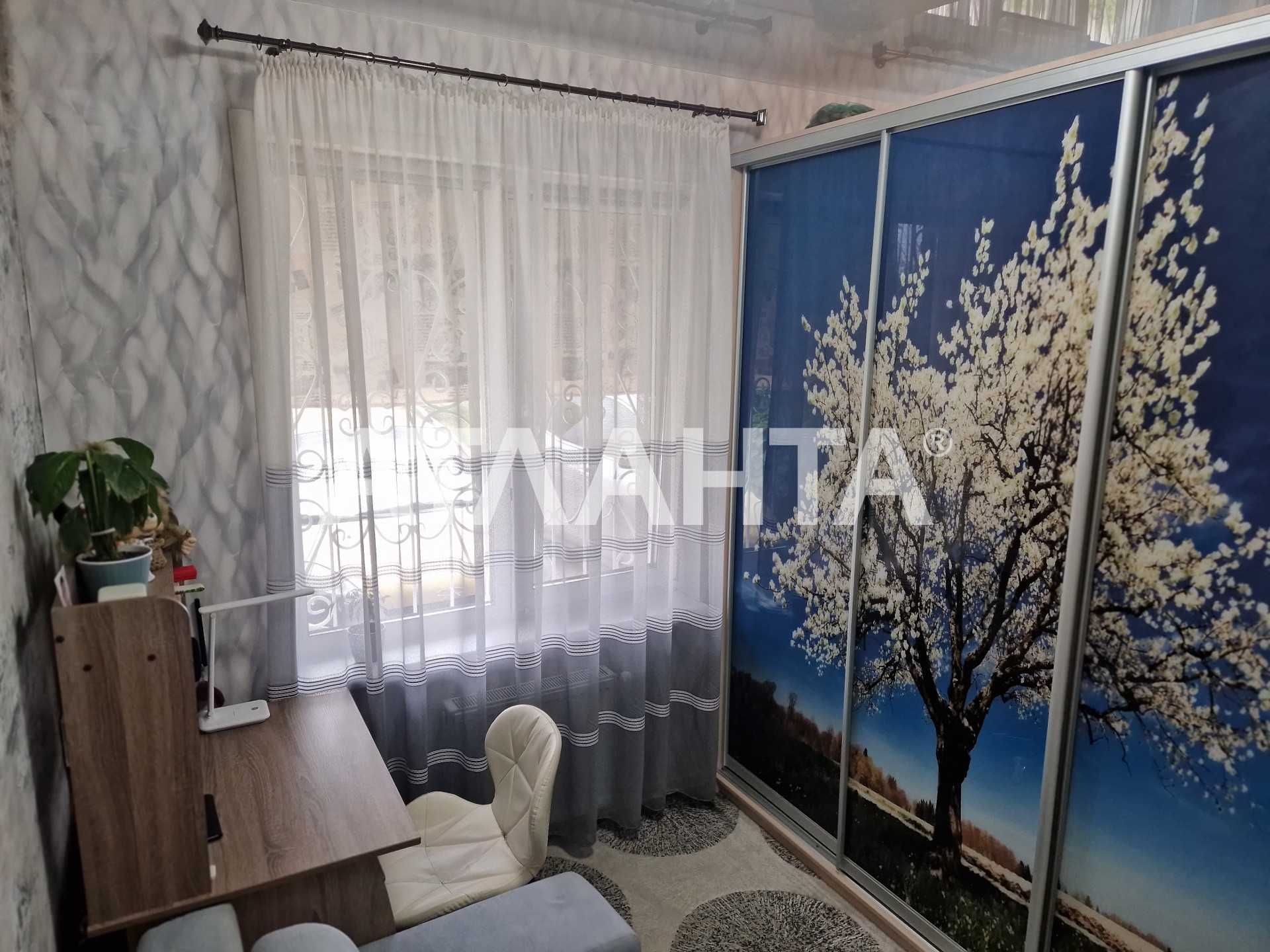 Продам 1 комнатную квартиру в Лесках