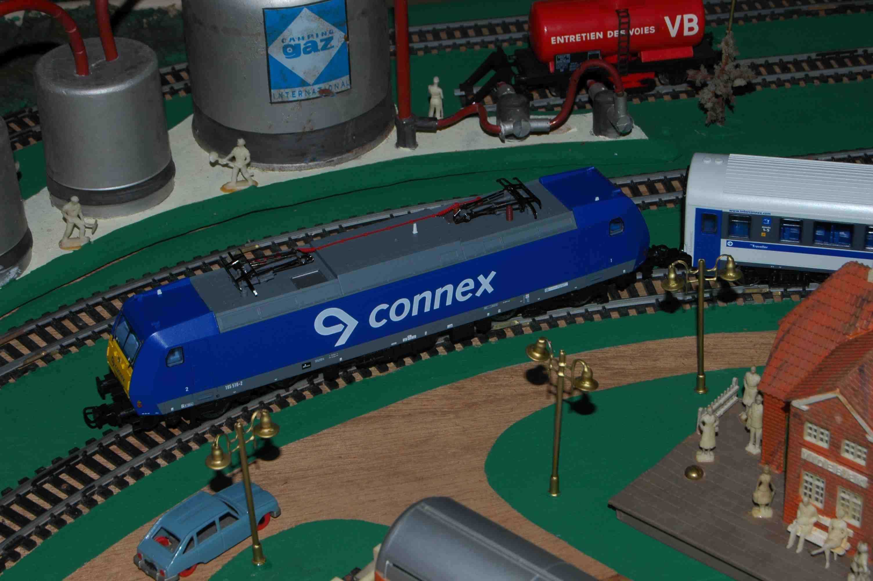 Locomotiva eléctrica BR-185 (CONNEX) PIKO HO