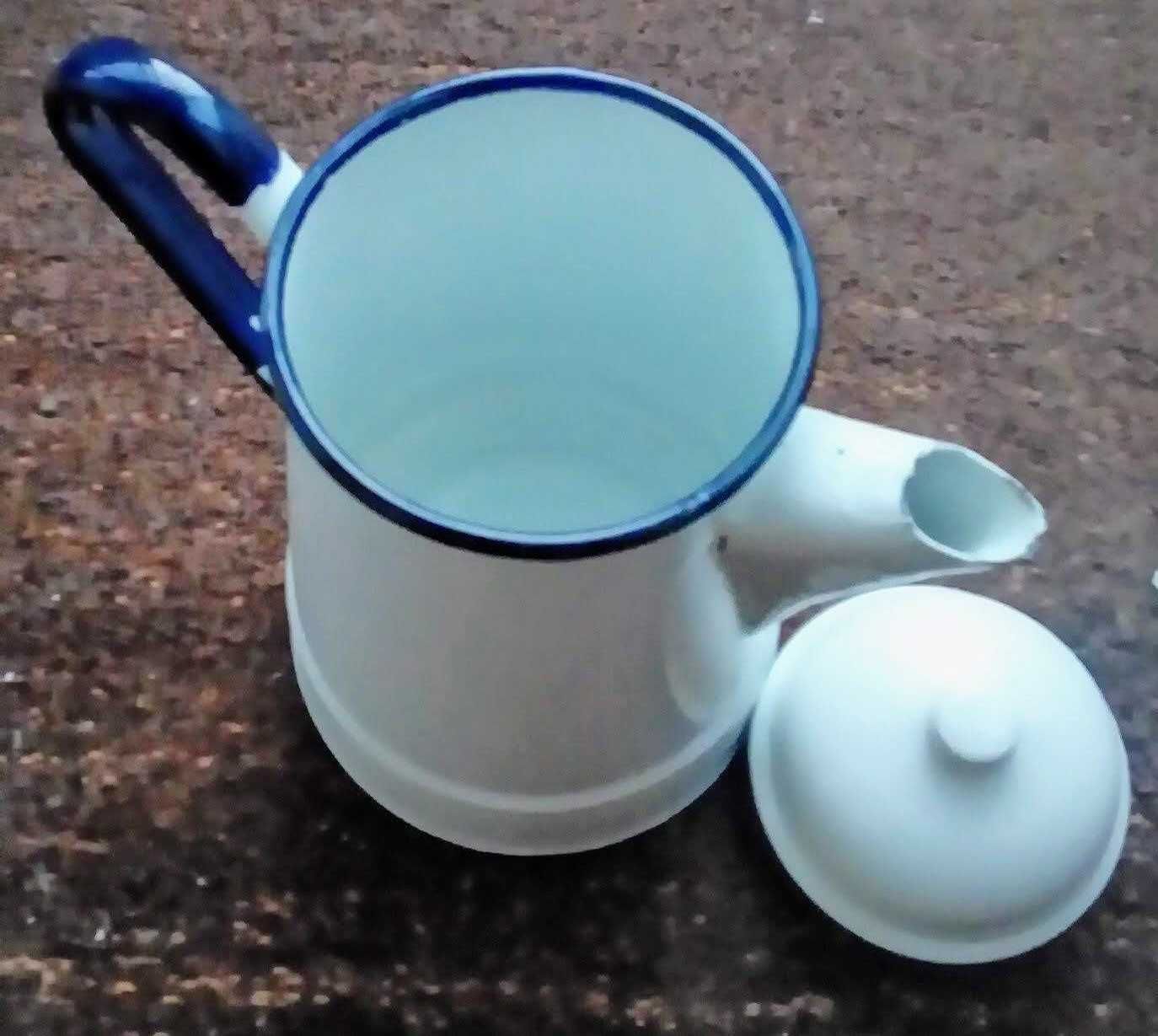 Cafeteira vintage esmaltada branco