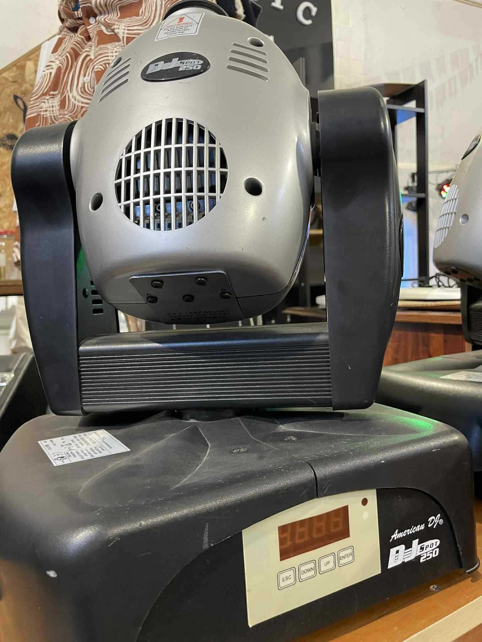 Moving Head American DJ Spot 250