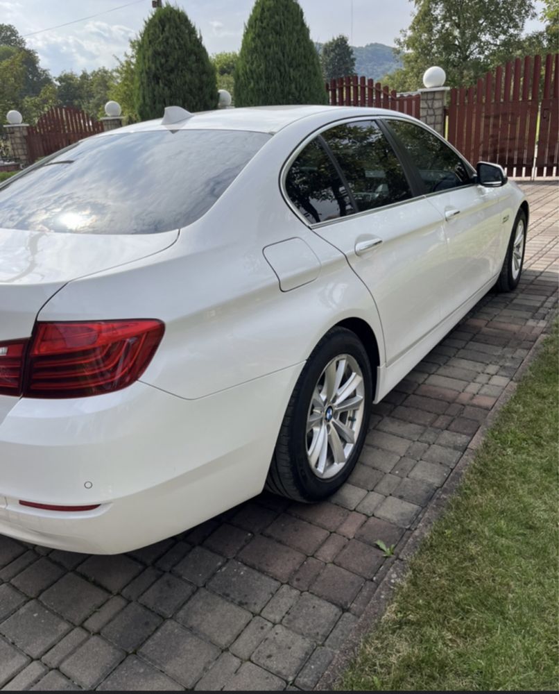 Автомобіль BMW528i 2013