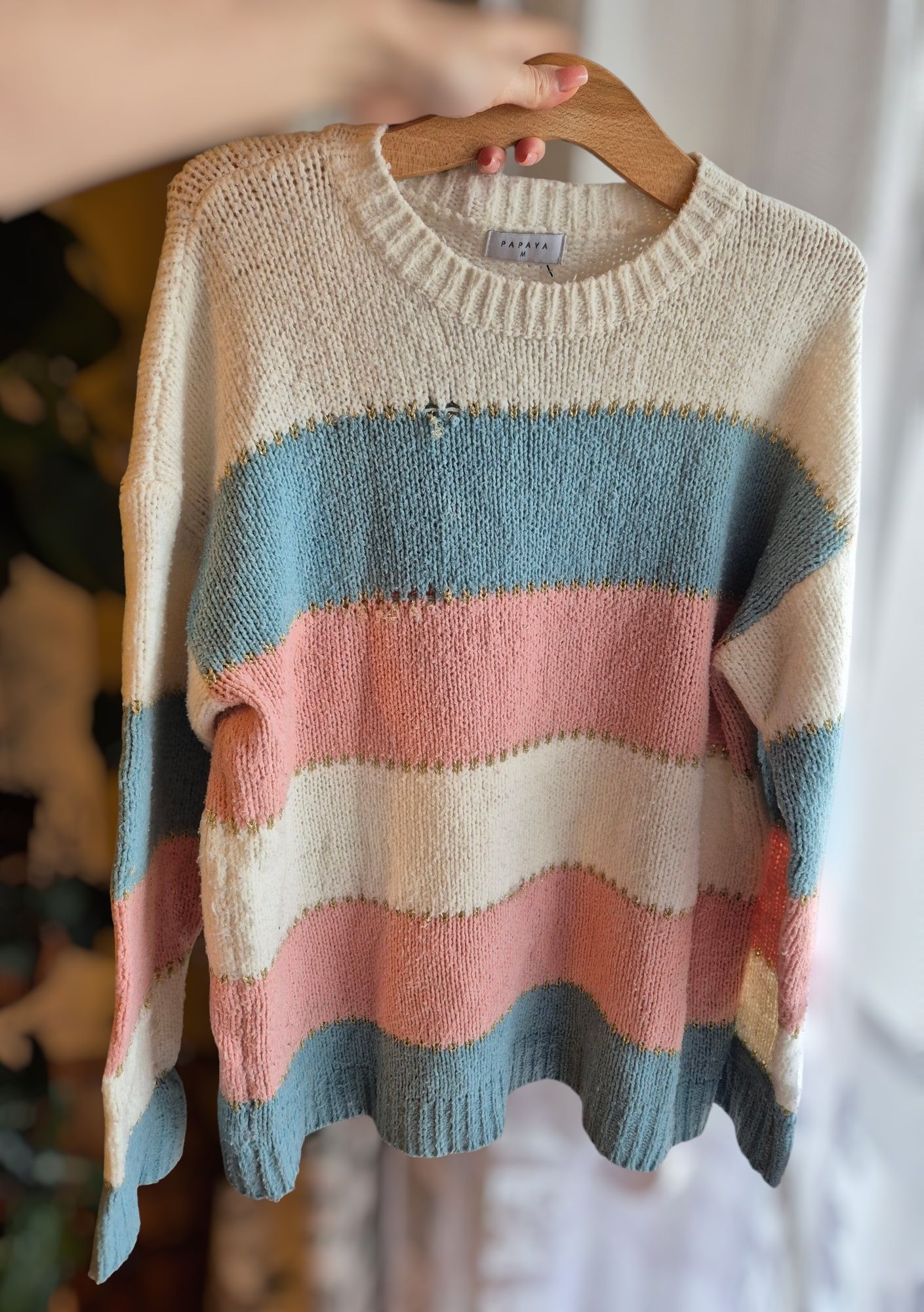 Sweter różowo niebiesko biały w paski