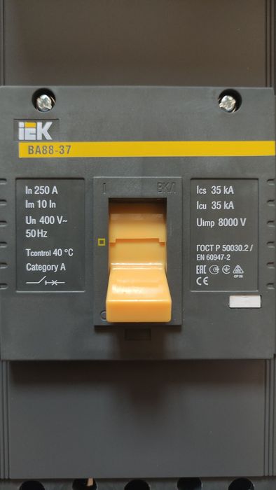 Автоматичний вимикач ВА 88 -37, 250А. Автоматический выключатель ВА 88