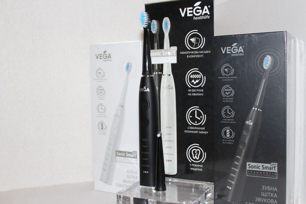 Зубна щітка електрична Vega VT-600 біла  та сорнаг