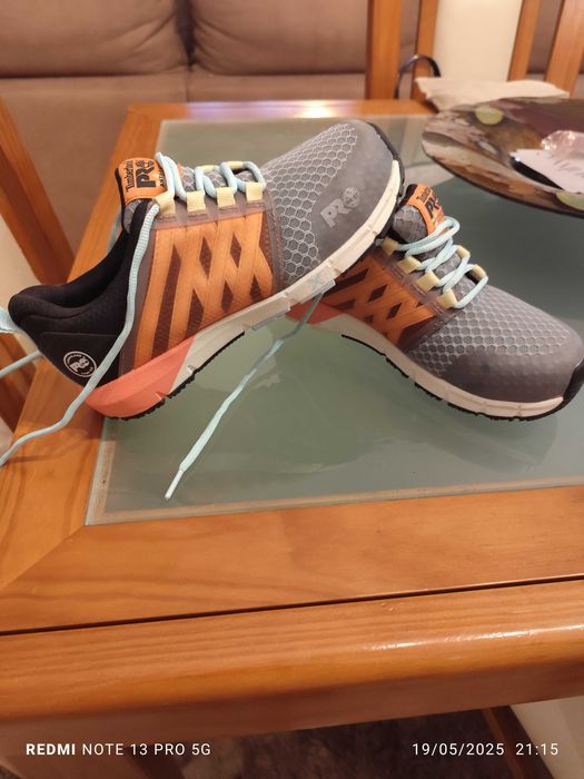 Tênis biqueira de aço