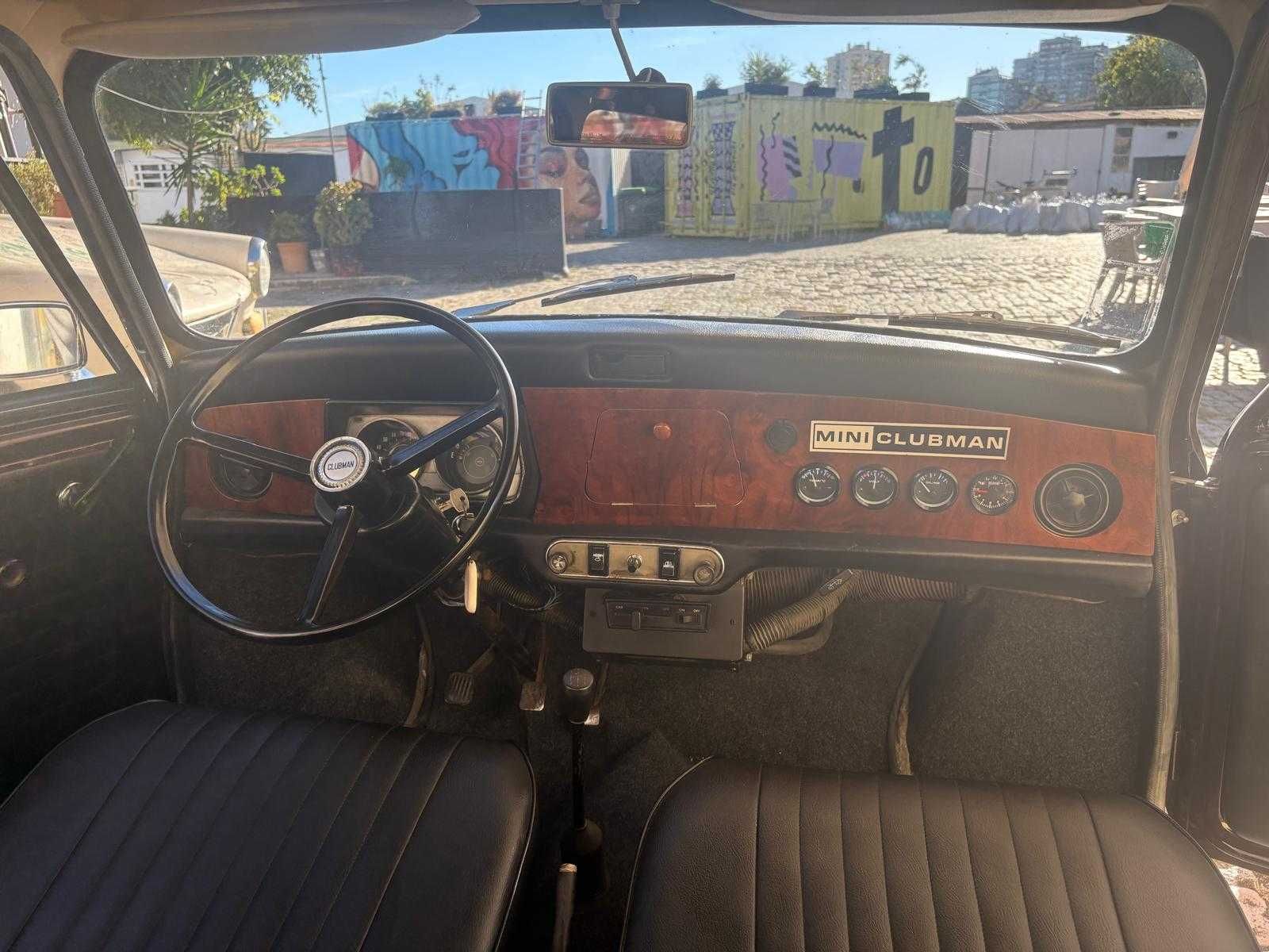 Clássico Mini 1976 – Restaurado ao Detalhe